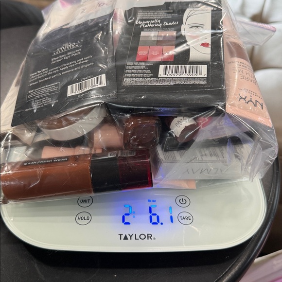 Makeup bundle 18 - Picture 3 of 3